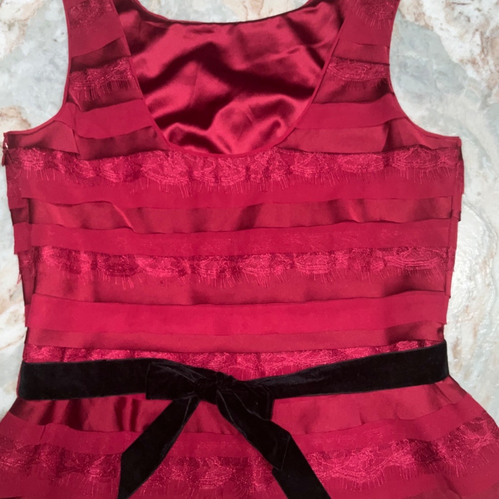 WHITE HOUSE BLACK MARKET CRIMSON RIBBON SLEEVELESS BLOUSE - Picture 2 of 12